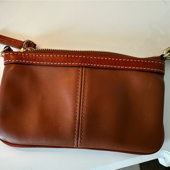 Dooney and Bourke wristlet - Picture 2 of 4